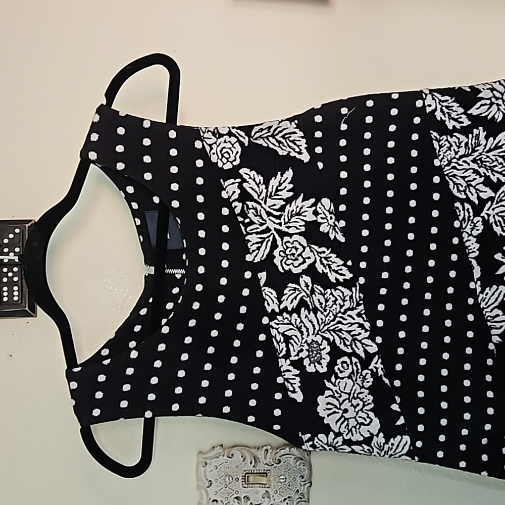 Maeve Effamy Dress Black and White Floral Size Medium NWOT - Picture 3 of 5